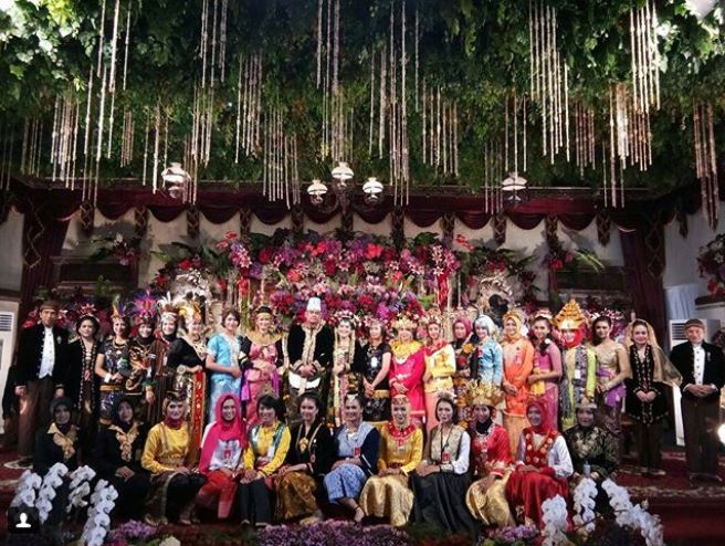 6 Foto cantiknya 'bridesmaid' Kahiyang, nggak sangka siapa mereka