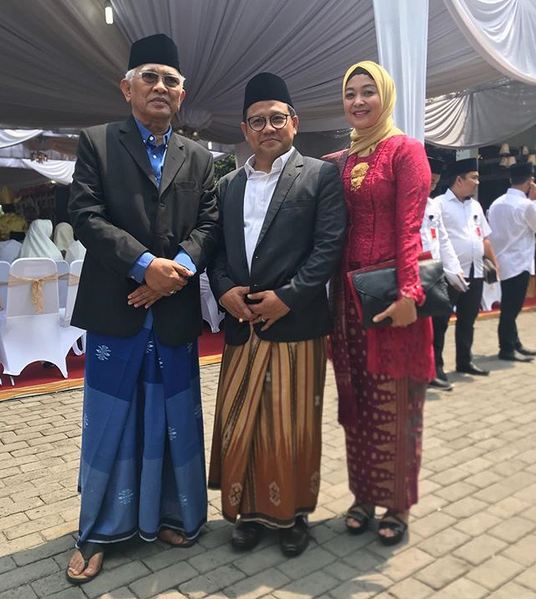 7 Foto kiai dan keluarga di nikahan Kahiyang-Bobby ini bikin adem 