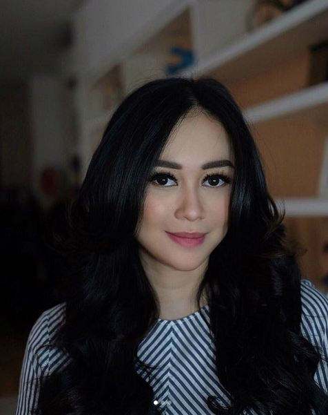 5 Seleb cantik Tanah Air ini pernah berantem dengan fans di medsos