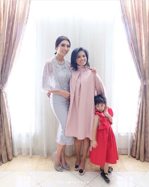 10 Potret kenangan Tyas Mirasih dan kakaknya yang baru saja meninggal