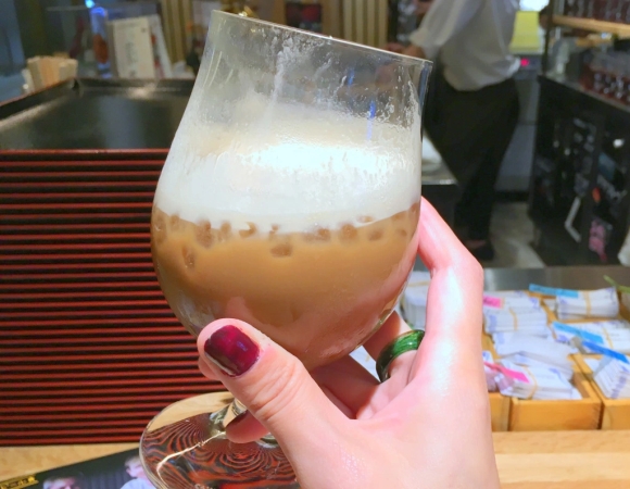 Disebut bakal jadi tren, sekarang minum kopi dicampur alkohol