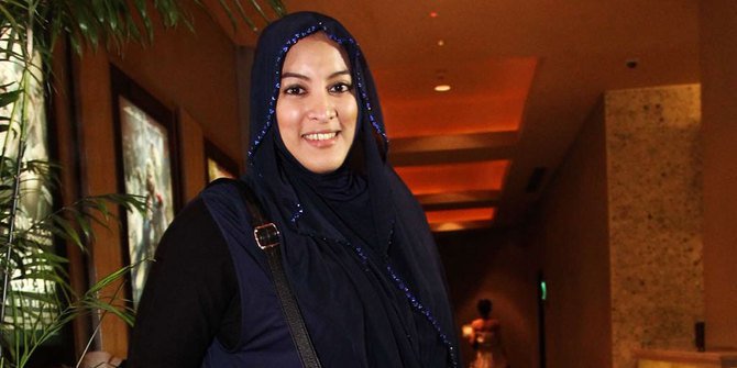 10 Selebriti Indonesia ini pilih melepas hijabnya, tuai perdebatan