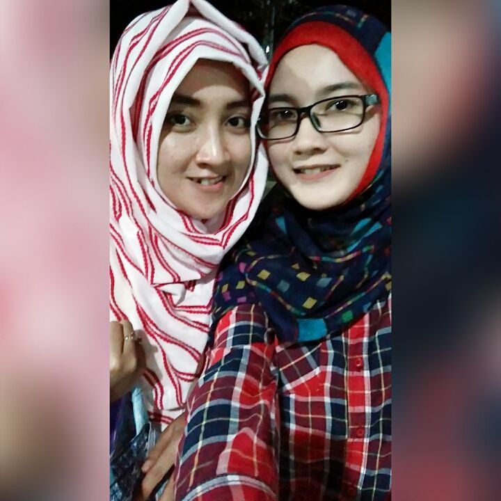 10 Gaya Nella Kharisma saat berjilbab, cantik dan bikin adem di hati