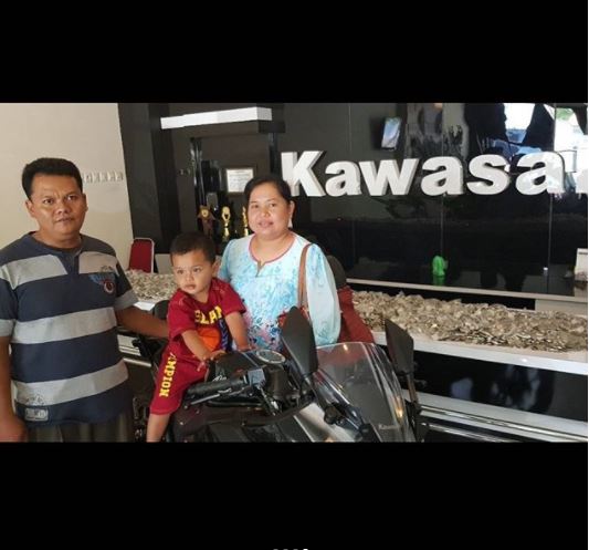 Nabung selama 2 tahun, pria ini beli motor sport pakai uang receh