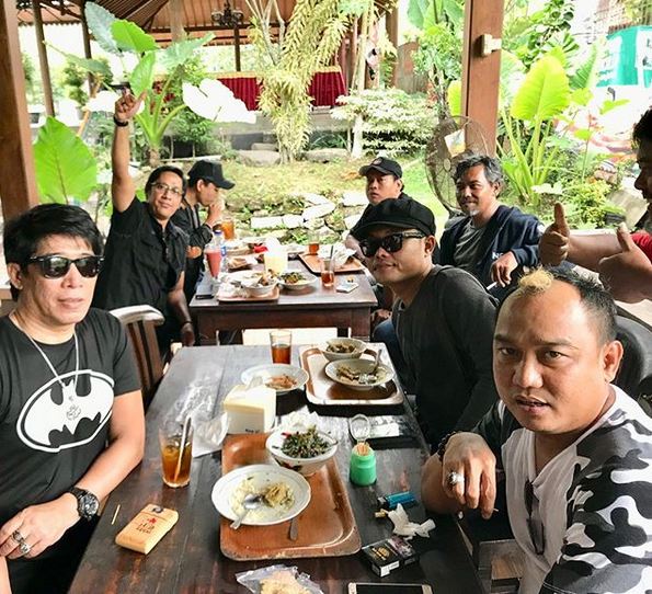 Tak lagi syuting bareng, 8 bukti eks pemain Opera Van Java tetap dekat