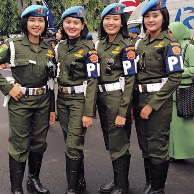 10 Paspampres cantik ini bikin hati cowok jadi ingin ikut ...