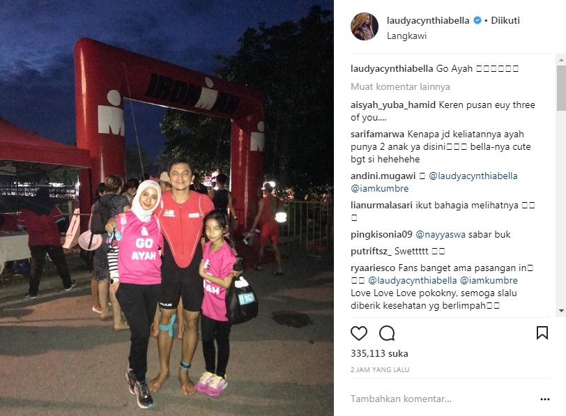 Gaya Laudya Bella dukung suami ikut lomba triatlon ini so sweet banget