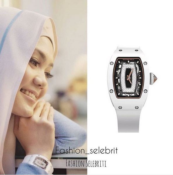Harga 10 fashion item penunjang gaya Rina Nose ini bikin melongo