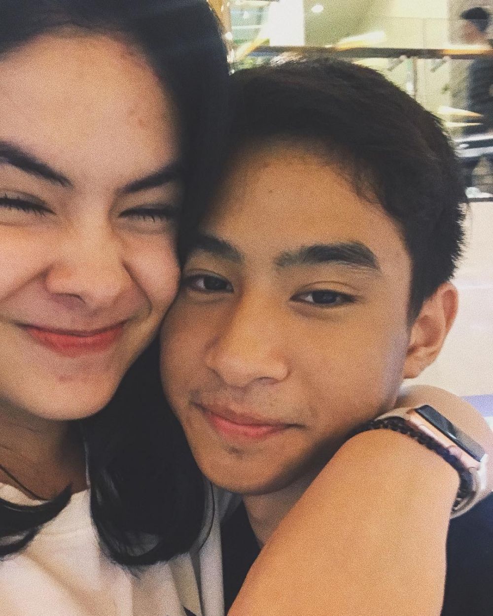 10 Momen mesra Stefhanie Zamora & anak Iis Dahlia, resmi jadian nih?