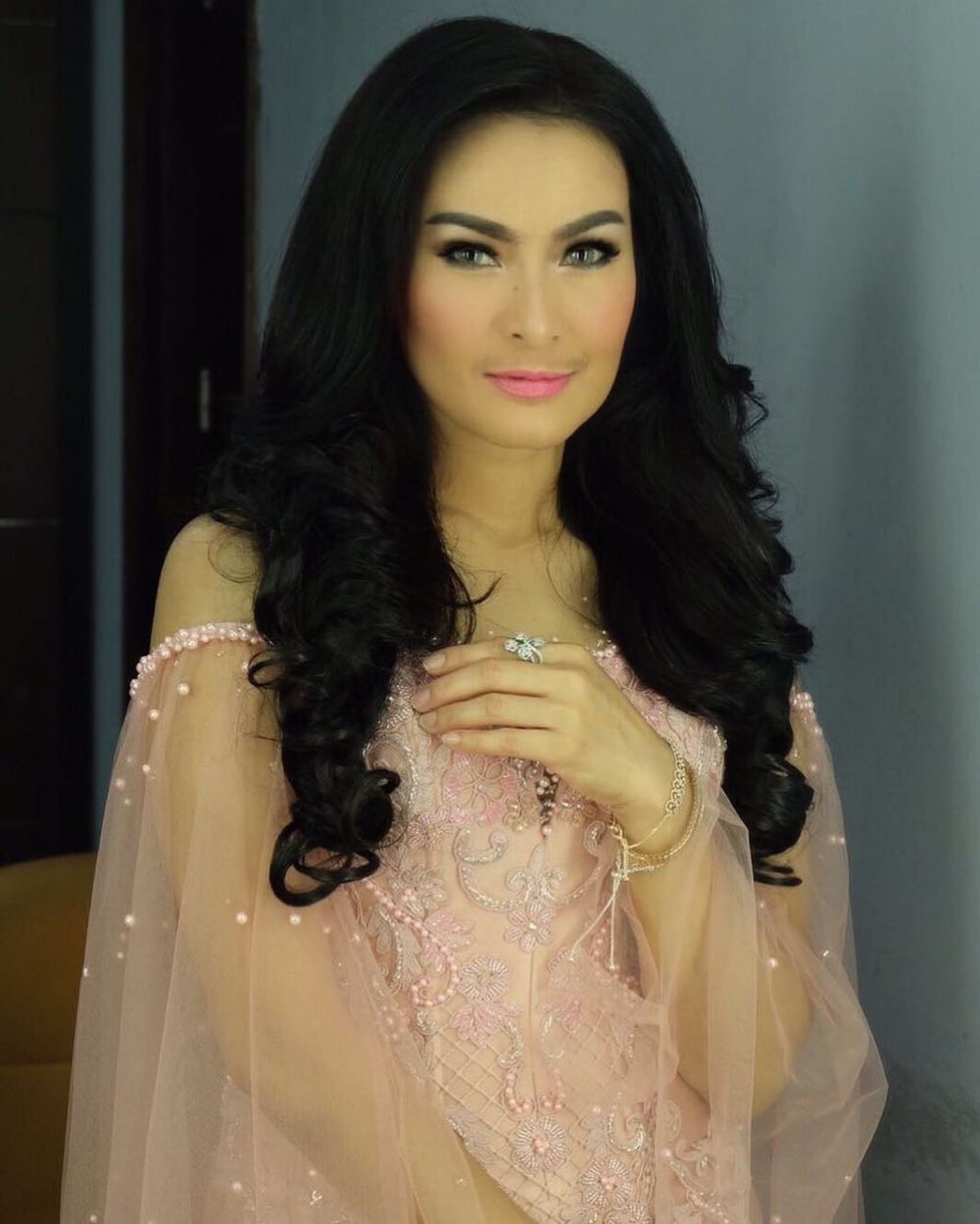 Gara-gara masalah ini, 5 seleb cantik Tanah Air ini dicap sombong