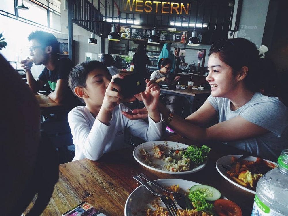 8 Momen akrab Biby Alraen dengan anak Rifky Balweel, calon hot mama 