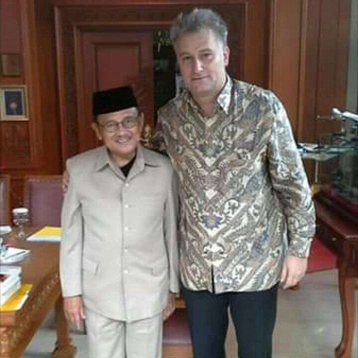 10 Gaya bule Austria pacar Baby Margaretha yang terpaut usia 21 tahun