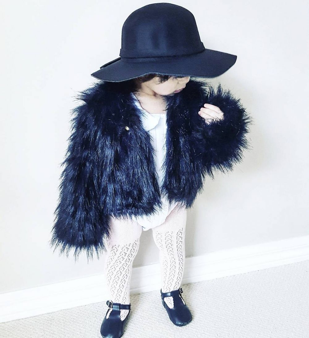 10 Gaya Ivy Saylor, balita lucu yang jago berpose bak fashion blogger