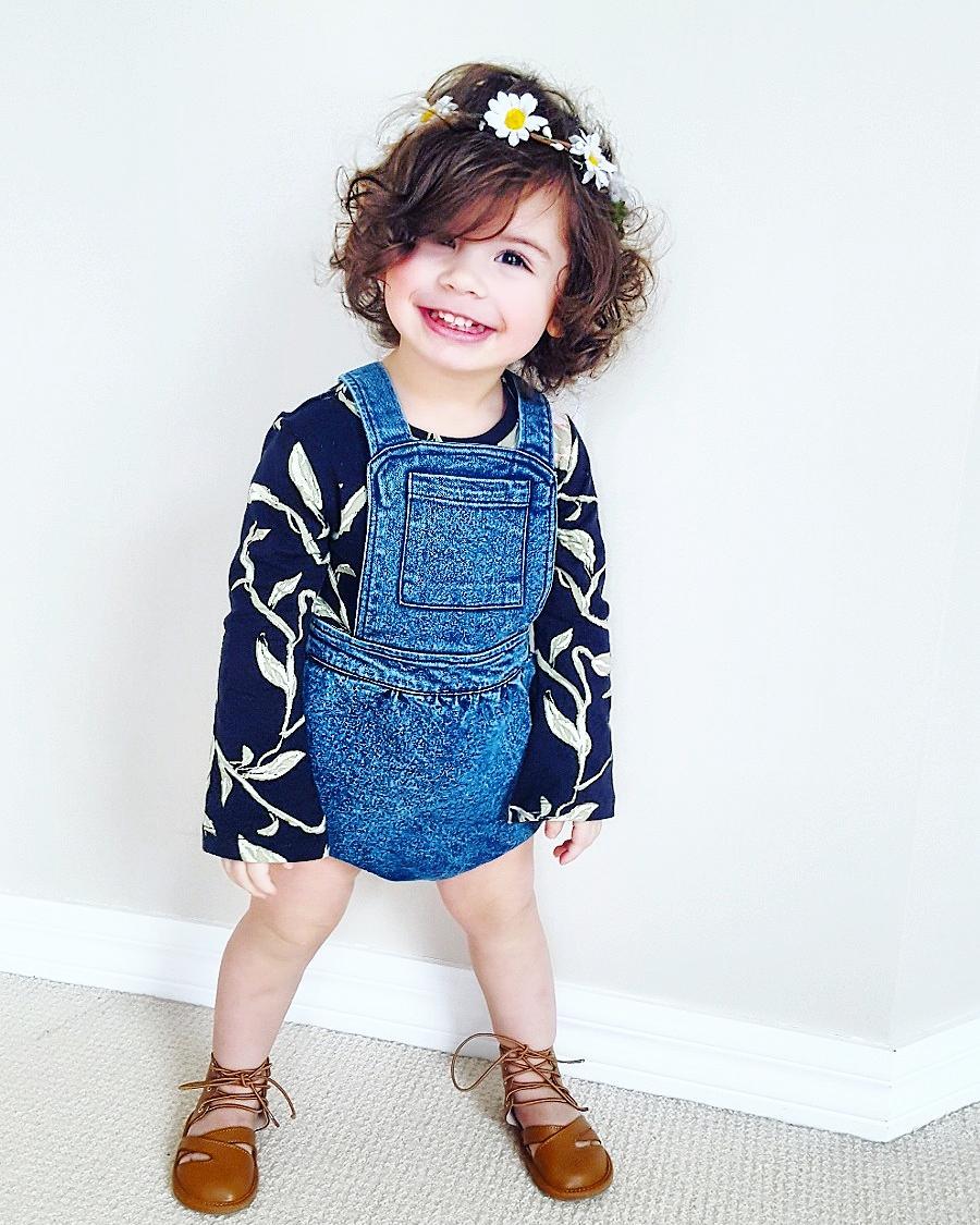 10 Gaya Ivy Saylor, balita lucu yang jago berpose bak fashion blogger