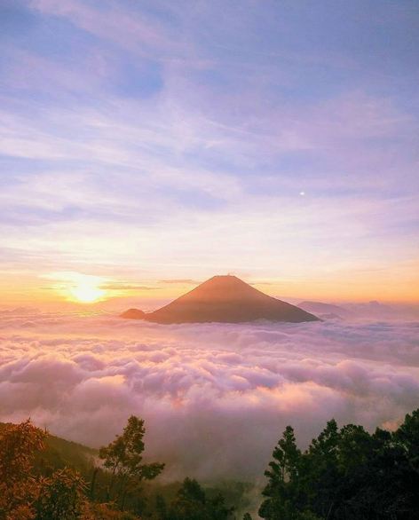 10 Potret indahnya panorama di atas awan, bak di negeri dongeng