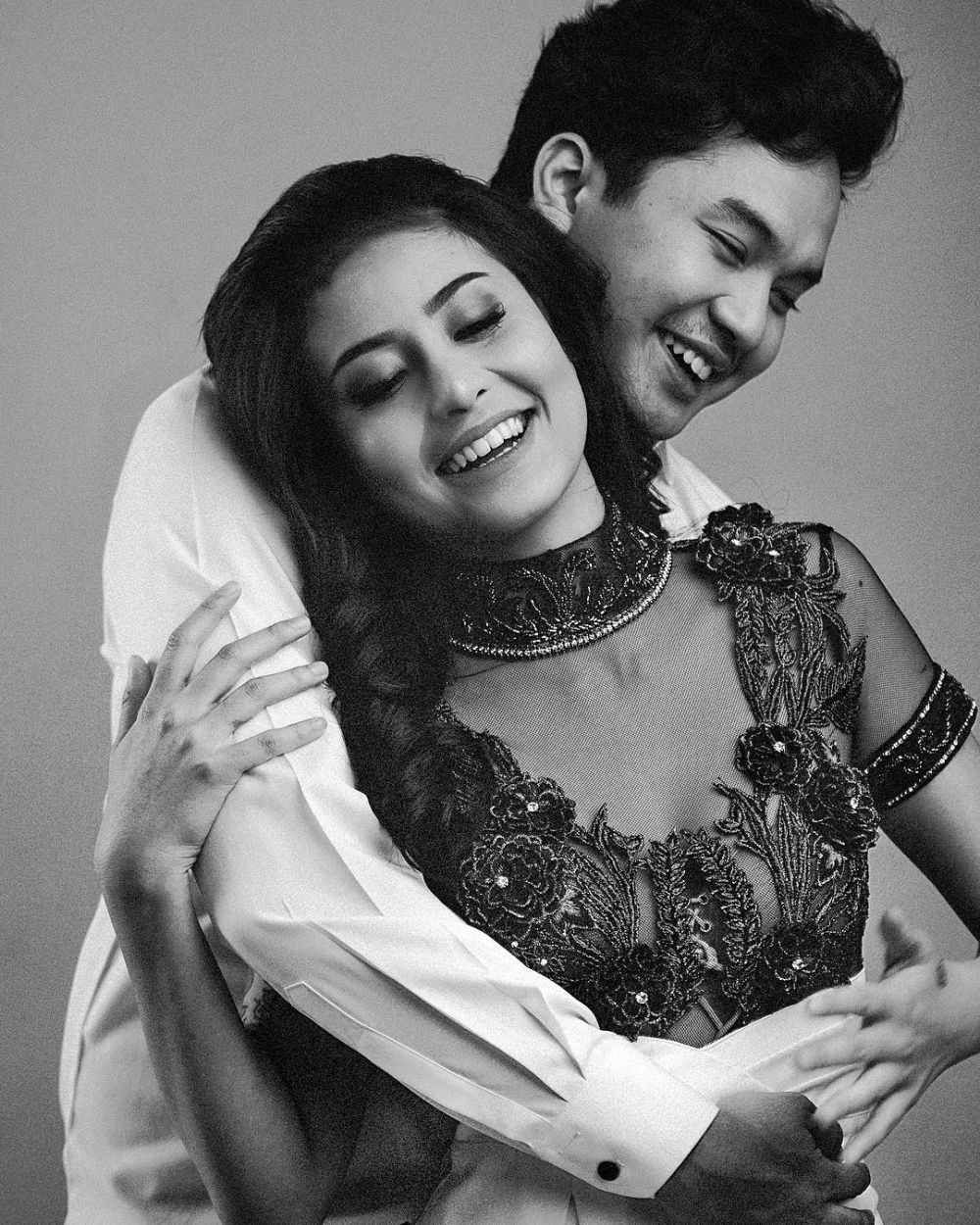 Move on dari Oka Mahendra, ini 9 momen mesra Awkarin dengan pacar baru