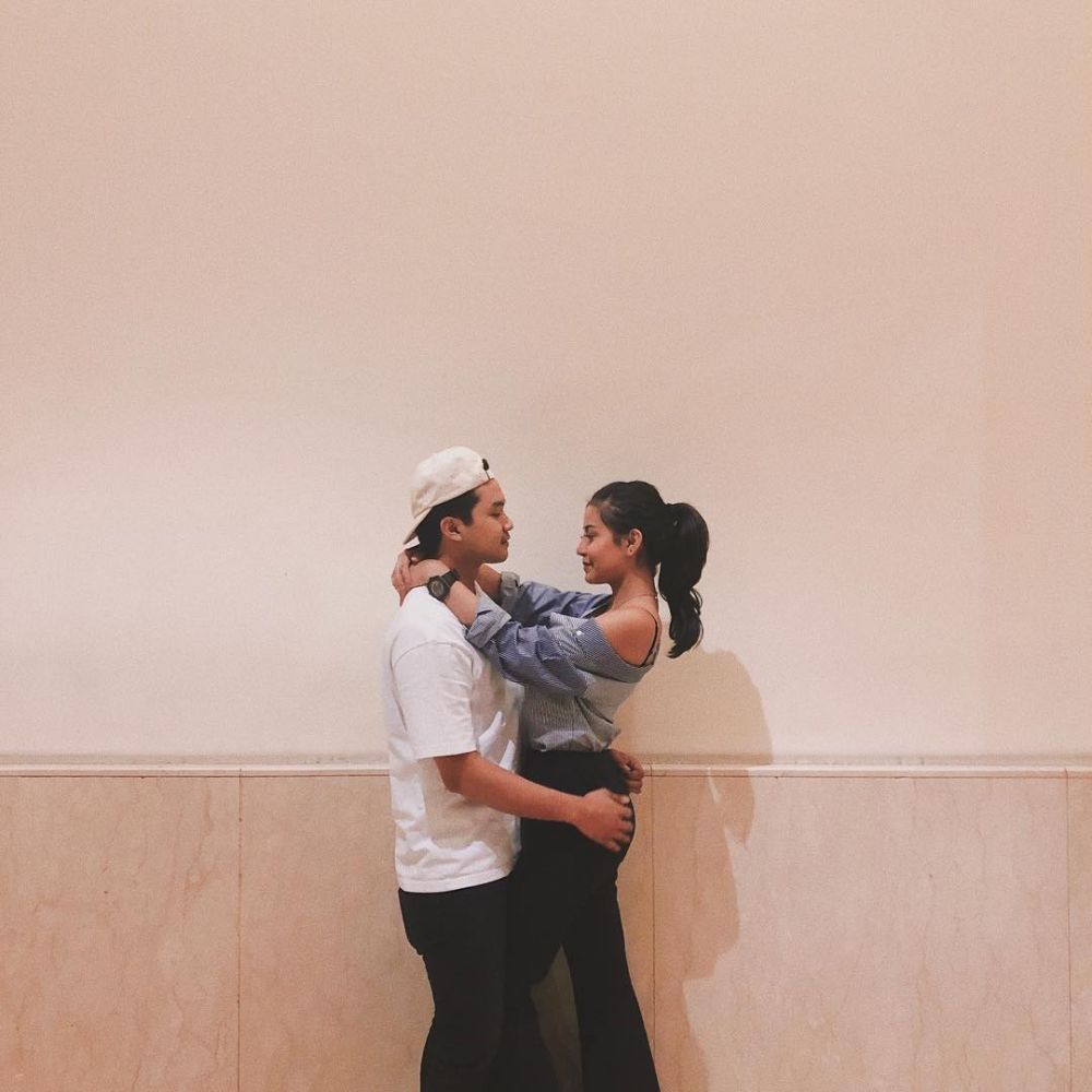 Move on dari Oka Mahendra, ini 9 momen mesra Awkarin dengan pacar baru