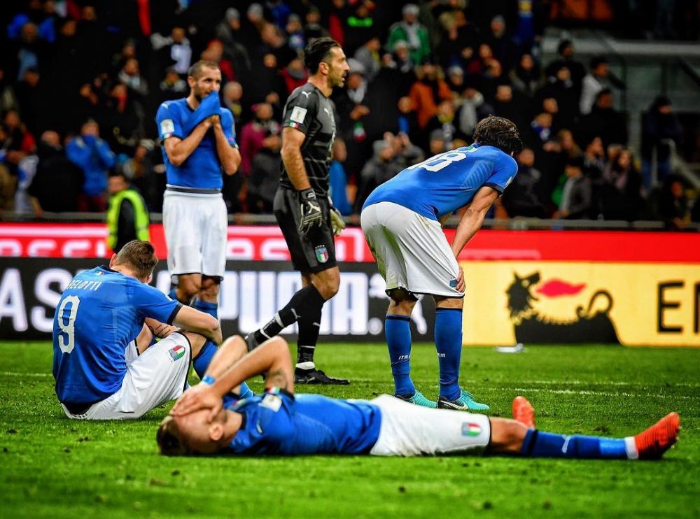 8 Potret kesedihan pemain Italia setelah gagal lolos Piala Dunia 2018