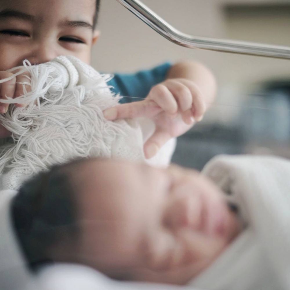 10 Potret kompak & akurnya dua anak Alyssa Soebandono, menggemaskan