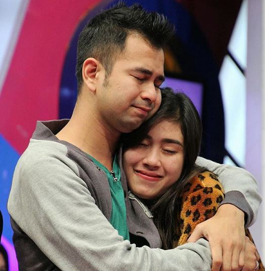 10 Foto kedekatan Raffi dan Syahnaz, kakak yang melindungi banget nih 