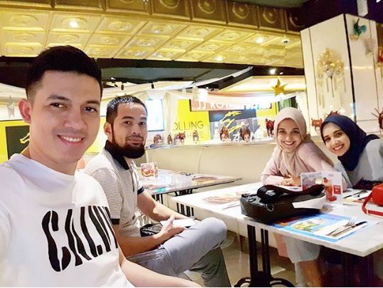 6 Seleb ini akrab banget sama saudara ipar, kayak keluarga kandung