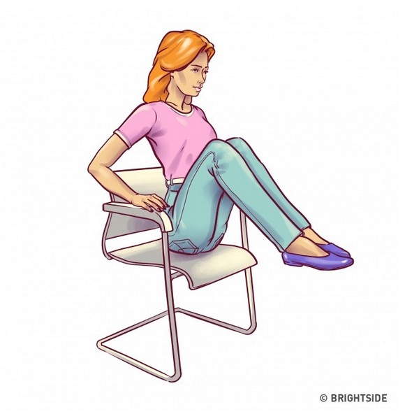 Tak perlu ke gym, 5 gerakan pakai kursi ini juga bisa kecilkan perutmu