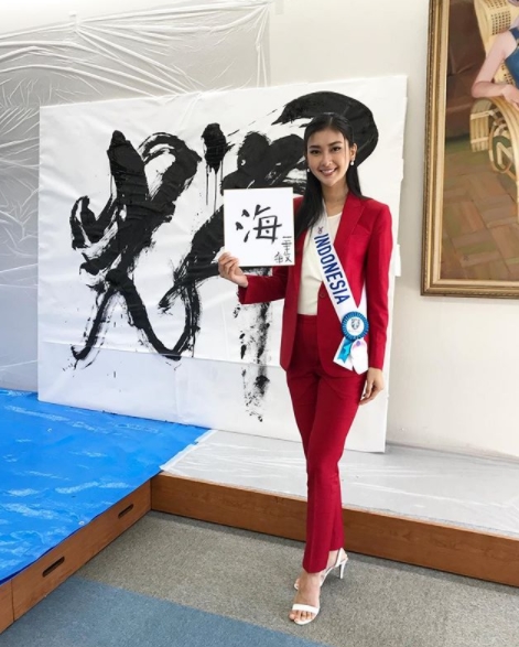 10 Gaya cantik Kevin Lilliana, peraih mahkota Miss International 2017