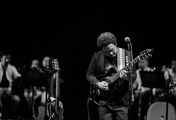 10 Momen Is dengan Payung Teduh yang bakal dirindukan fans