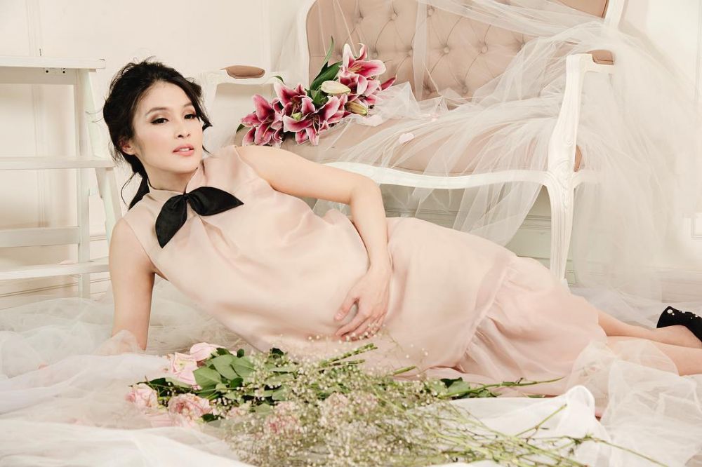 Penampilan 5 seleb cantik menanti kelahiran anaknya, tetap modis