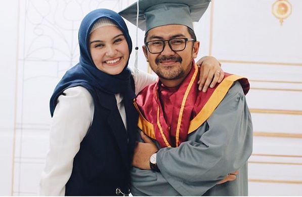 6 Seleb ini jarang pamer kemesraan di media sosial, ada apa ya?