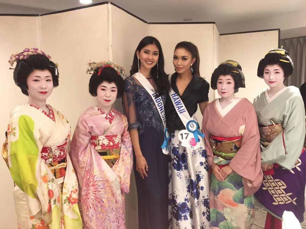 10 Potret cantiknya Kevin Lilliana saat memakai kebaya