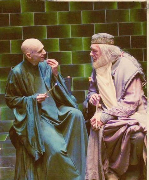 10 Momen kocak hingga serius di balik syuting film-film top Hollywood