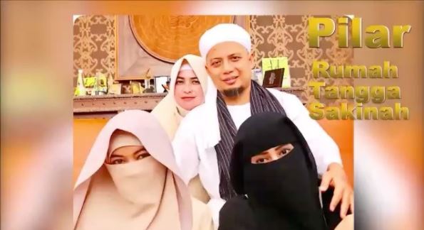 5 Momen Ustaz Arifin Ilham dengan ketiga istrinya, tampak harmonis