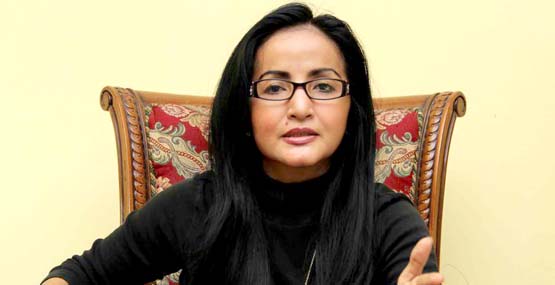 Berbagi suami dengan wanita lain, 8 seleb ini rela jadi istri kedua