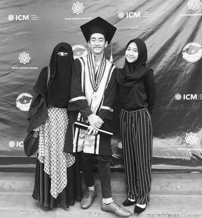 Diisukan menikah, ini 8 momen Umi Pipik saat jadi single parent