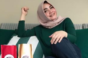 Terlihat sederhana, gelang ibunda Nagita Slavina harganya fantastis