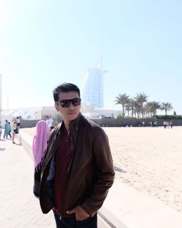 10 Gaya Eddie Foe, ayah Kevin Lilliana yang terlihat masih muda