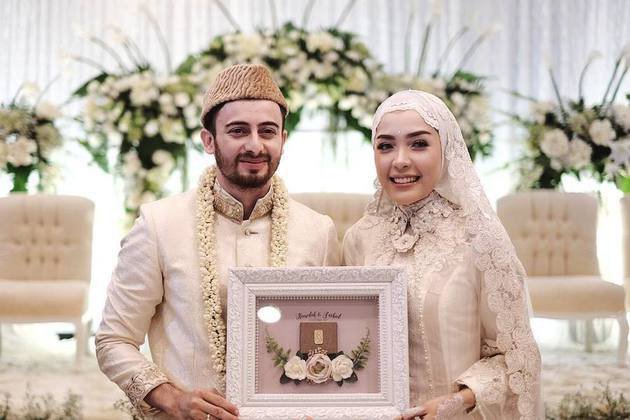 3 Pasangan seleb ini pilih menikah dengan tradisi Timur Tengah