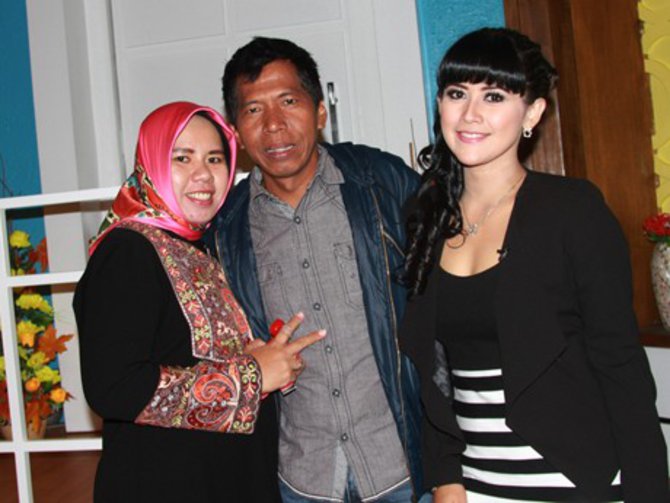 Pertahankan rumah tangga, 3 istri seleb ini izinkan suami menikah lagi