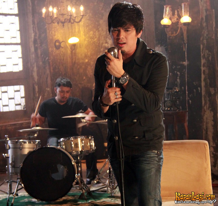 8 Vokalis band ini semakin tua malah tambah ganteng