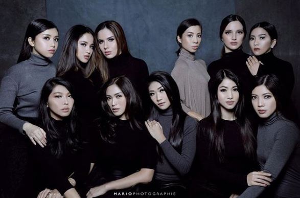 12 Gaya Nia Ramadhani & squad saat foto bareng, geng lain kalah hits