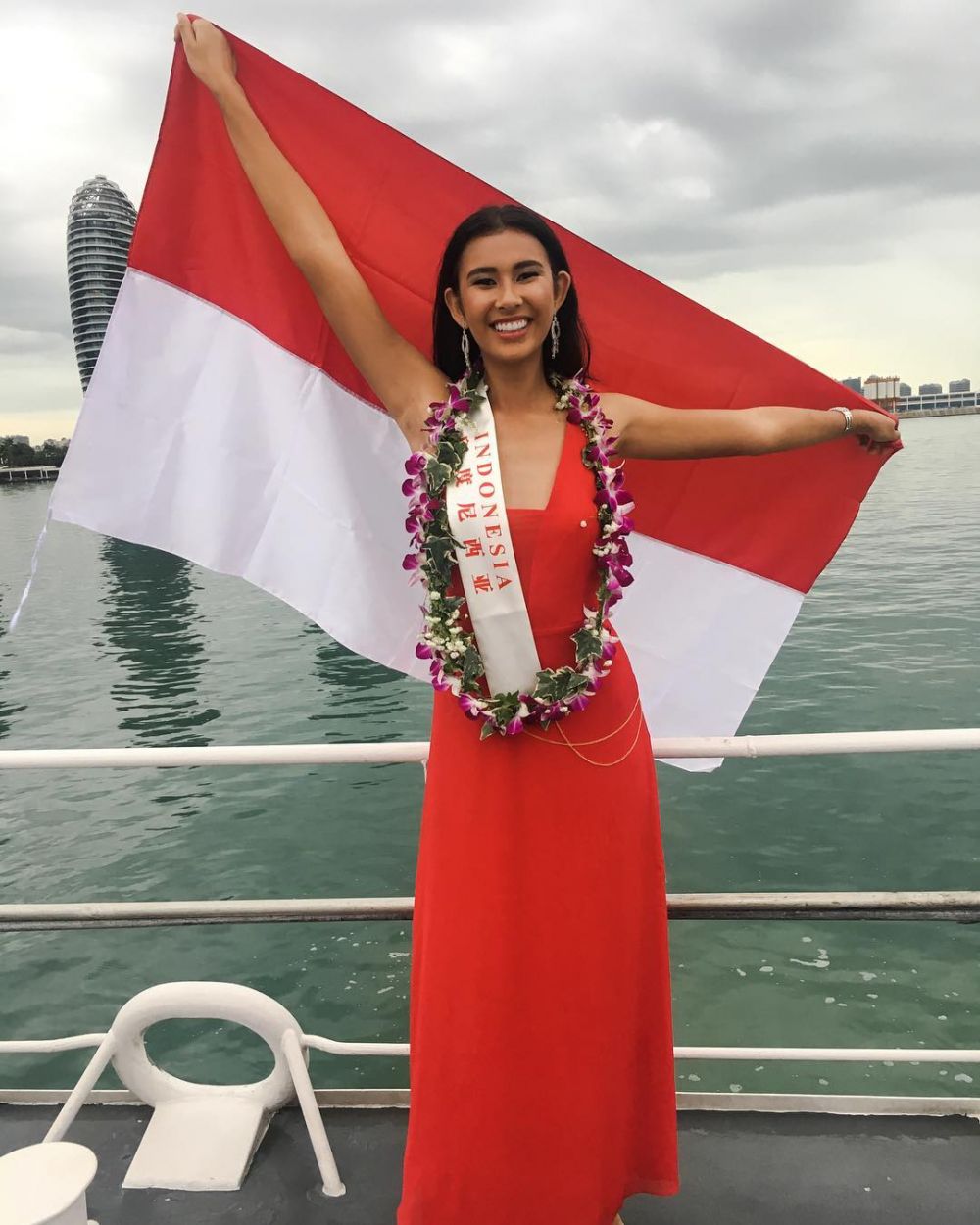 8 Foto Achintya, Miss Indonesia pemenang Best Designer Miss World 2017