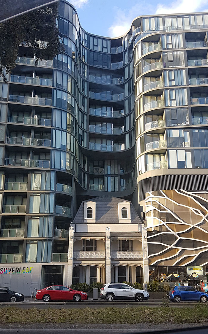 10 Rumah ini terletak di tempat tak terduga, kok bisa ya?