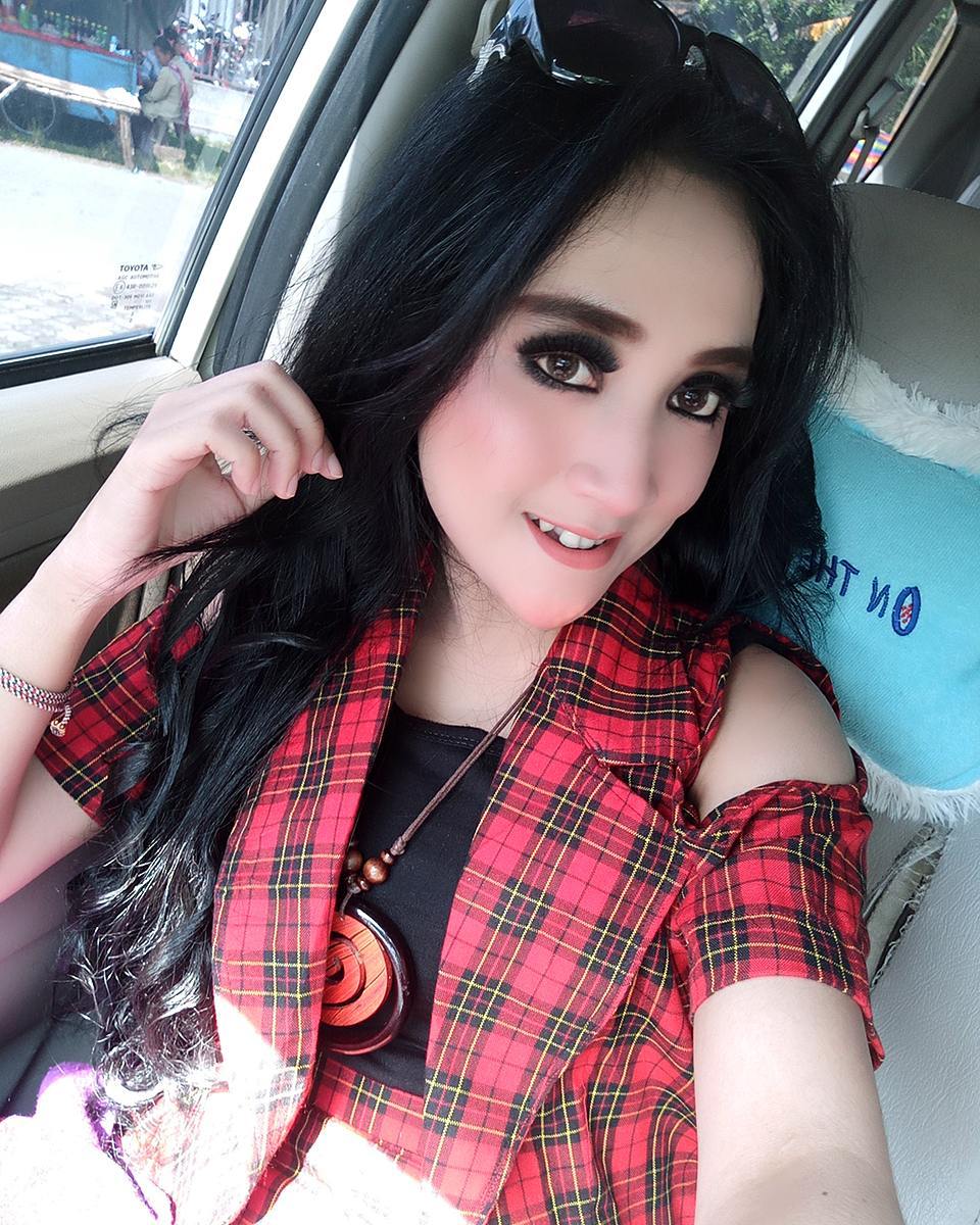 10 Potret penyanyi dangdut dalam busana merah, cantik dan menawan