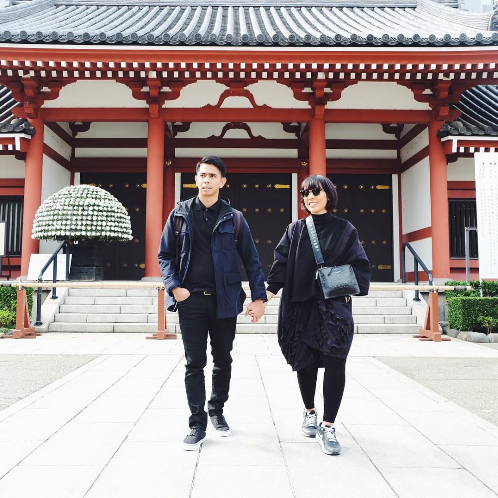 3 Tahun menikah tanpa momongan, ini 10 potret mesra Fitrop & suami