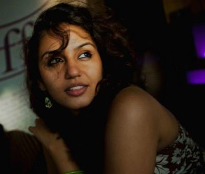 Potret 10 seleb Bollywood saat jeda syuting, ada yang latihan yoga