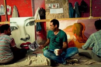 Potret 10 seleb Bollywood saat jeda syuting, ada yang latihan yoga