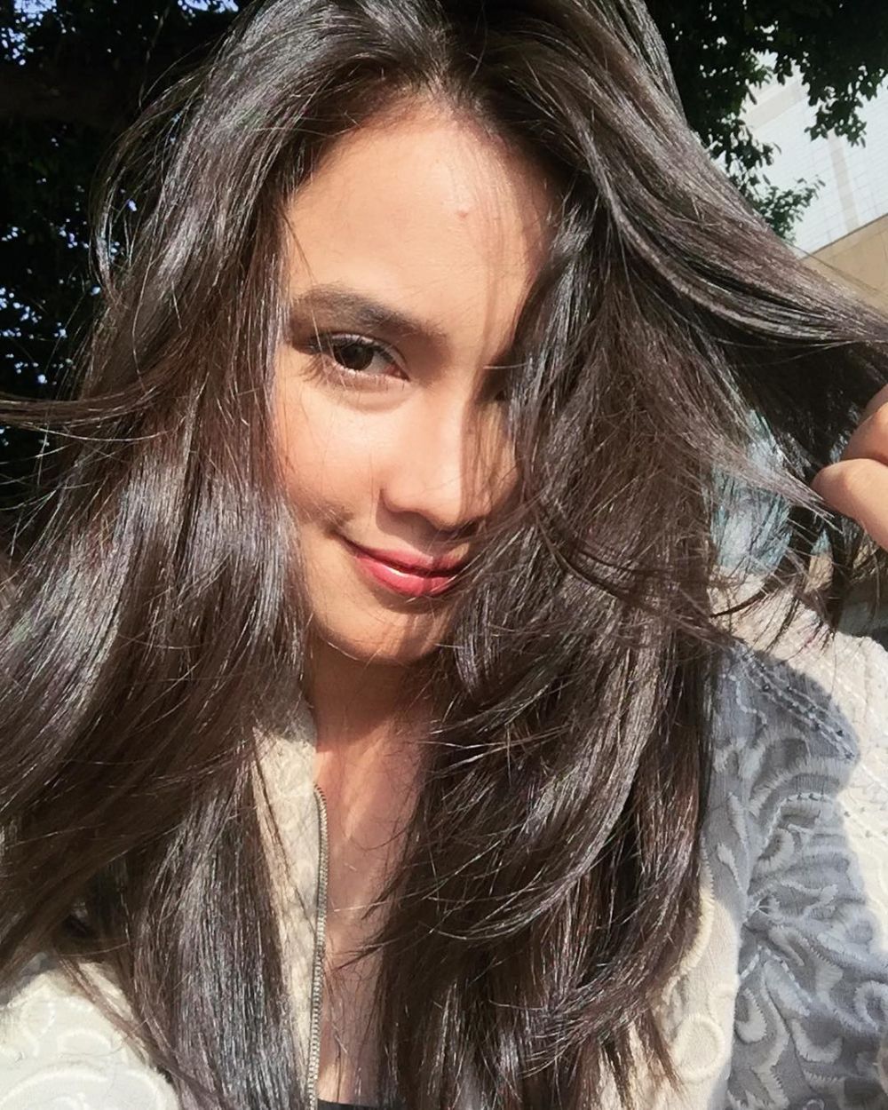 Berperan lugu, 10 foto Bu Guru Yola 'Dunia Terbalik' aslinya cetar 