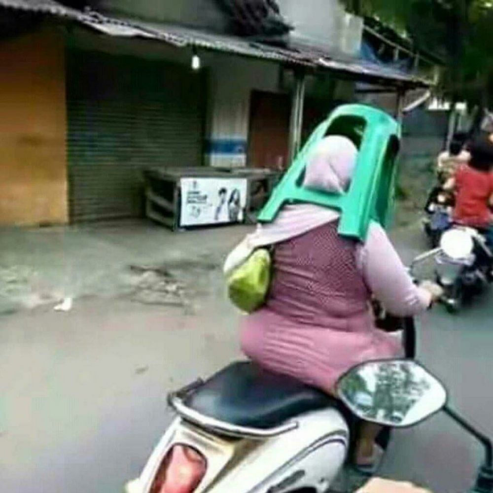 11 Potret orang Indonesia di jalanan ini bikin geleng-geleng kepala 