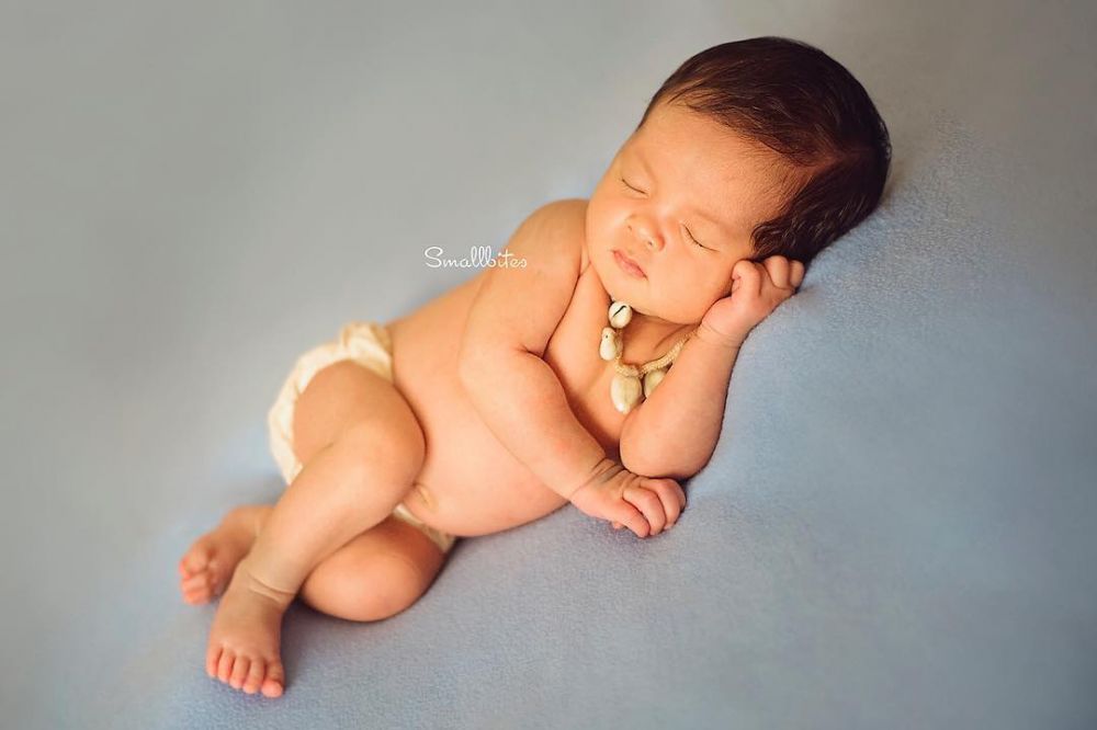 10 Wajah imut Adrenaa anak Olla Ramlan saat pemotretan bertema Disney